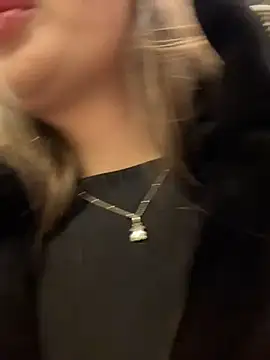 Snapshot of KristiRich chatting on 11/27/25, 07:32 KristiRich online show from 11/27/25, 07:32