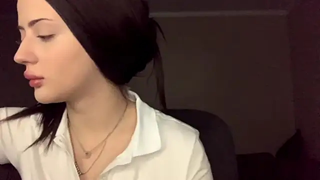 RuthGarner online show from 10/31/25, 02:40