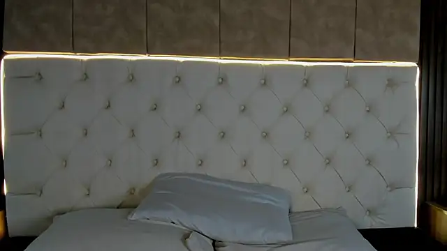 Camiila rosse online show from 12/03/25, 07:23