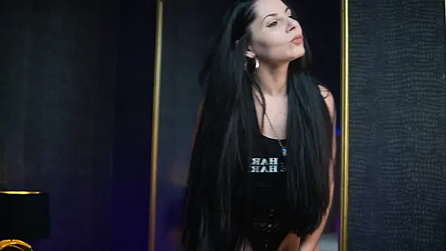 Snapshot of GiaEasyIce chatting on 11/28/25, 08:22 GiaEasyIce online show from 11/28/25, 08:22