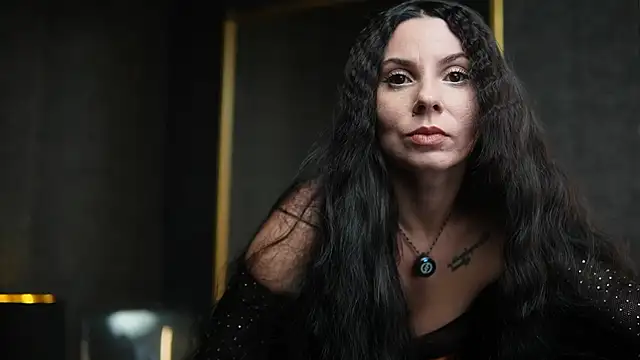 Snapshot of GiaEasyIce chatting on 12/02/25, 08:04 GiaEasyIce online show from 12/02/25, 08:04