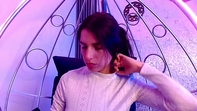 Mia Velasquezz online show from 11/18/25, 02:43