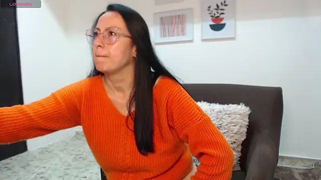 Snapshot of Lauryn_Jones chatting on 11/15/25, 05:20 Lauryn Jones online show from 11/15/25, 05:20