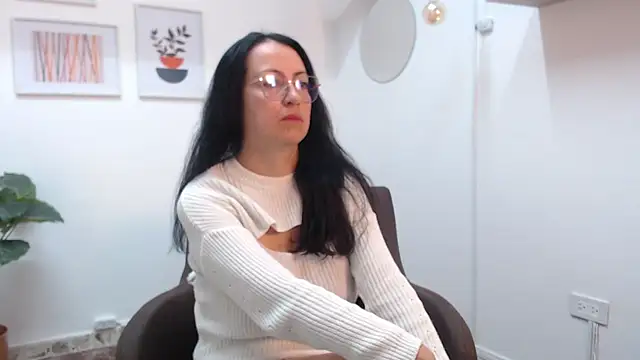 Snapshot of Lauryn_Jones chatting on 11/19/25, 02:39 Lauryn Jones online show from 11/19/25, 02:39