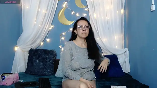 Snapshot of Lauryn_Jones chatting on 11/21/25, 03:00 Lauryn Jones online show from 11/21/25, 03:00