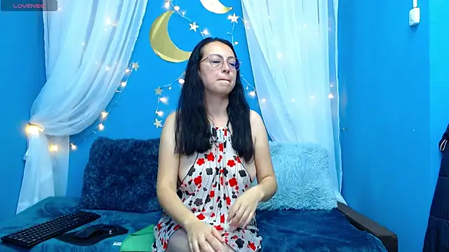 Snapshot of Lauryn_Jones chatting on 11/25/25, 02:06 Lauryn Jones online show from 11/25/25, 02:06