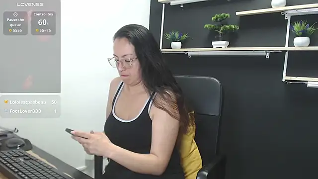 Lauryn Jones online show from 07/28/26, 07:39