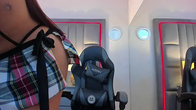 Snapshot of BriannaRivera chatting on 11/24/25, 12:16 BriannaRivera online show from 11/24/25, 12:16