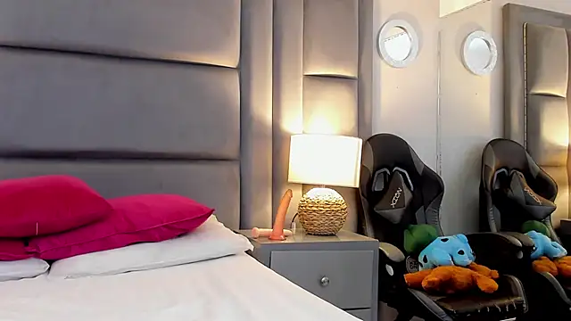 Snapshot of BriannaRivera chatting on 12/01/25, 12:32 BriannaRivera online show from 12/01/25, 12:32