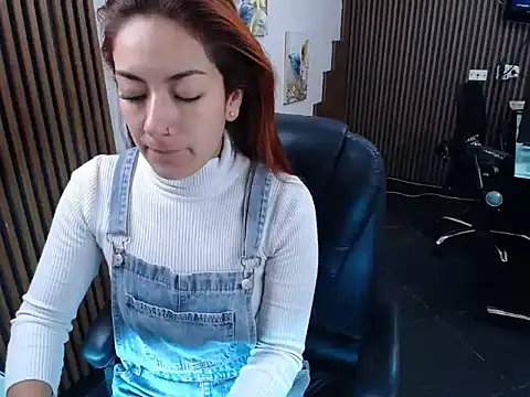 Snapshot of desk_desire chatting on 11/14/25, 11:20 desk desire online show from 11/14/25, 11:20