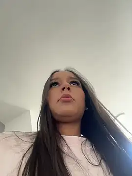 Brunettecollins05 online show from 04/24/26, 08:00