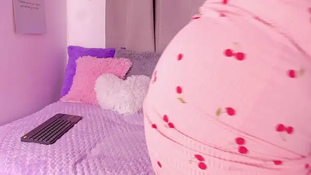 Snapshot of alanaa_gomezz chatting on 12/01/25, 06:57 alanaa gomezz online show from 12/01/25, 06:57