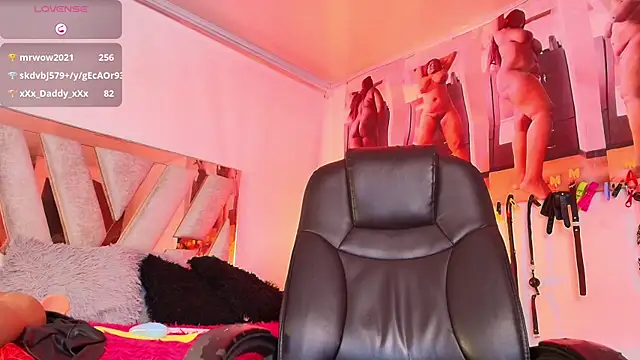 Snapshot of Ebonynaughty chatting on 12/02/25, 01:44 Ebonynaughty online show from 12/02/25, 01:44