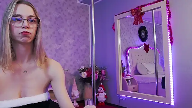 GracieCute online show from 12/24/24, 07:39