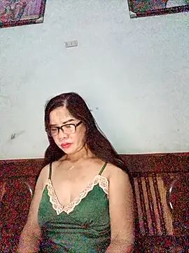 Snapshot of Tythy-yolee chatting on 11/07/25, 06:52 Tythy-yolee online show from 11/07/25, 06:52