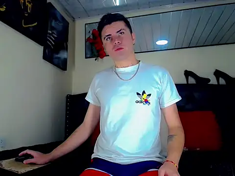 Snapshot of Sebastian_Loaiza chatting on 11/05/25, 03:34 Sebastian Loaiza online show from 11/05/25, 03:34