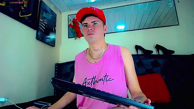 Snapshot of Sebastian_Loaiza chatting on 11/06/25, 05:58 Sebastian Loaiza online show from 11/06/25, 05:58