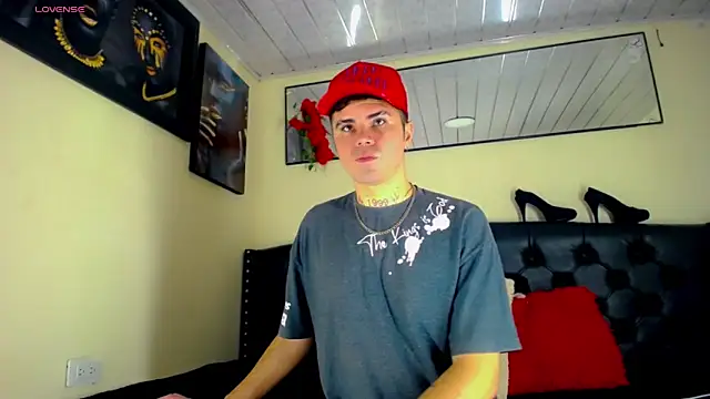 Snapshot of Sebastian_Loaiza chatting on 11/07/25, 05:35 Sebastian Loaiza online show from 11/07/25, 05:35