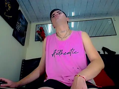 Snapshot of Sebastian_Loaiza chatting on 11/08/25, 07:45 Sebastian Loaiza online show from 11/08/25, 07:45