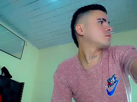 Snapshot of Sebastian_Loaiza chatting on 11/10/25, 01:54 Sebastian Loaiza online show from 11/10/25, 01:54