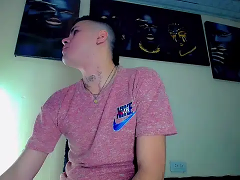 Snapshot of Sebastian_Loaiza chatting on 11/11/25, 12:49 Sebastian Loaiza online show from 11/11/25, 12:49