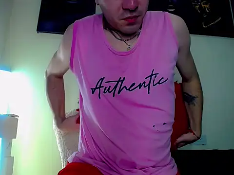 Snapshot of Sebastian_Loaiza chatting on 11/13/25, 04:17 Sebastian Loaiza online show from 11/13/25, 04:17