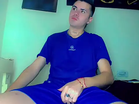 Snapshot of Sebastian_Loaiza chatting on 11/15/25, 03:30 Sebastian Loaiza online show from 11/15/25, 03:30