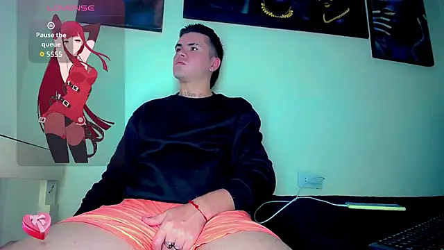 Snapshot of Sebastian_Loaiza chatting on 11/18/25, 03:23 Sebastian Loaiza online show from 11/18/25, 03:23