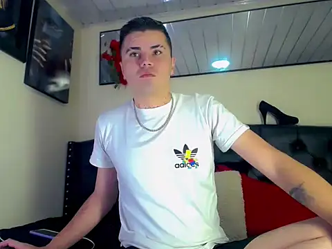 Snapshot of Sebastian_Loaiza chatting on 11/19/25, 03:28 Sebastian Loaiza online show from 11/19/25, 03:28