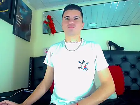 Snapshot of Sebastian_Loaiza chatting on 11/20/25, 05:40 Sebastian Loaiza online show from 11/20/25, 05:40