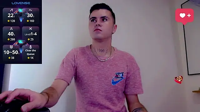 Snapshot of Sebastian_Loaiza chatting on 12/05/25, 04:58 Sebastian Loaiza online show from 12/05/25, 04:58