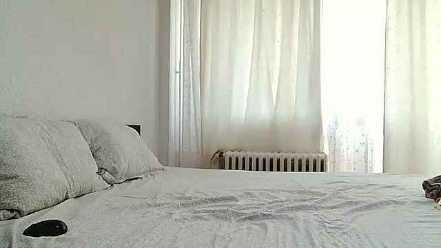 Snapshot of CharmingPearl chatting on 11/24/25, 01:22 CharmingPearl online show from 11/24/25, 01:22