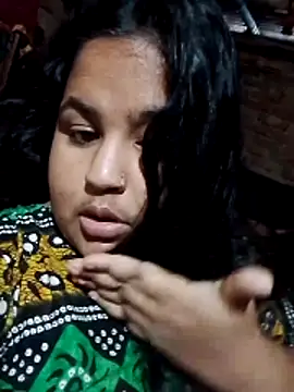 Snapshot of Cute_huny chatting on 11/02/25, 04:04 Cute huny online show from 11/02/25, 04:04