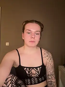 Snapshot of LisaFreierxx chatting on 02/27/26, 10:21 LisaFreierxx online show from 02/27/26, 10:21