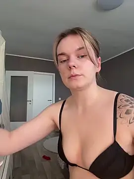 Snapshot of LisaFreierxx chatting on 04/04/26, 10:13 LisaFreierxx online show from 04/04/26, 10:13