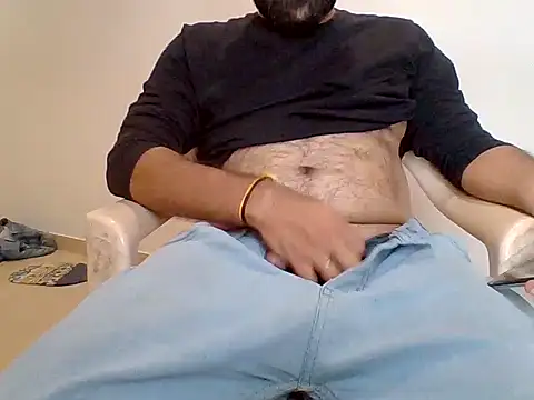 Snapshot of funnyboy_069 chatting on 11/06/25, 07:04 funnyboy 069 online show from 11/06/25, 07:04