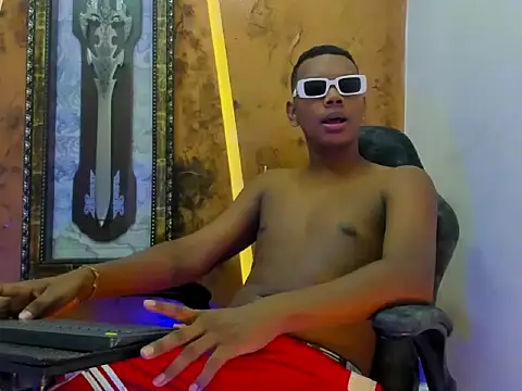 Snapshot of the_hot_boy0 chatting on 11/09/25, 12:25 the hot boy0 online show from 11/09/25, 12:25