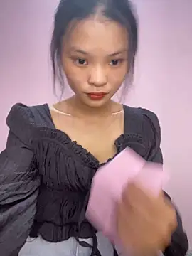 lung-linh online show from 11/13/25, 01:21