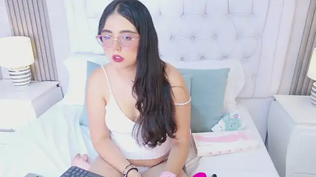 ScarlettPetrova online show from 06/05/26, 11:38