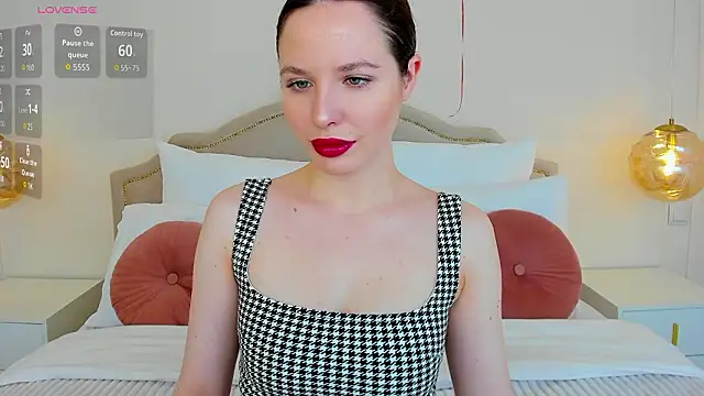 Snapshot of MonaRicci chatting on 02/26/26, 01:21 MonaRicci online show from 02/26/26, 01:21