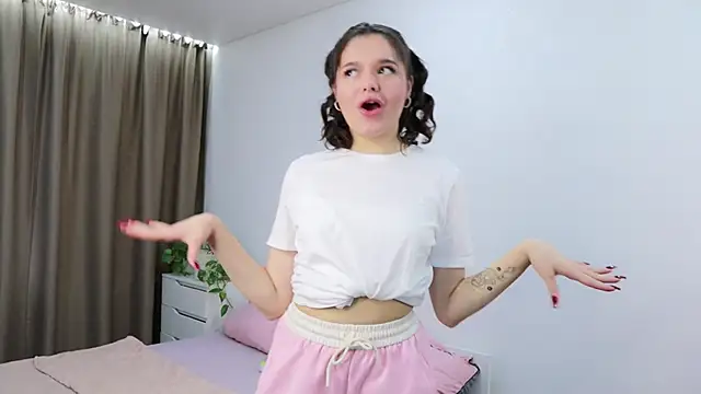 Xo Laura online show from 11/04/25, 08:35