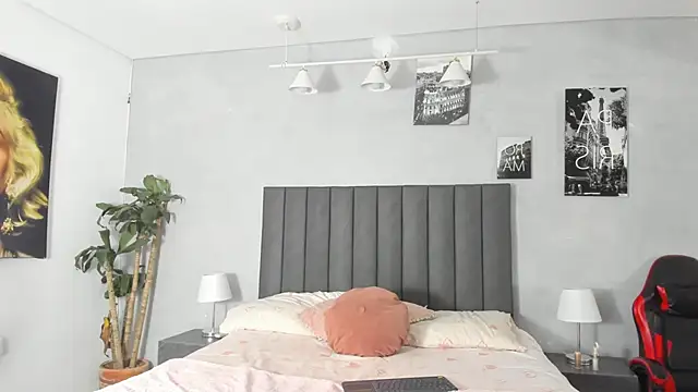 kendra london online show from 05/29/26, 10:57