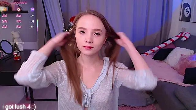 Snapshot of Adria_Arjona chatting on 12/18/25, 07:36 Adria Arjona online show from 12/18/25, 07:36