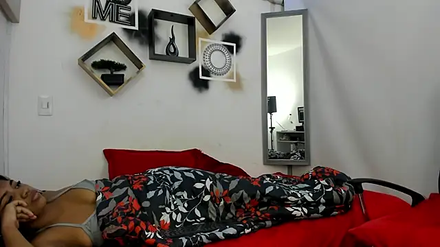 YuleimysAndAlex online show from 11/11/25, 04:12