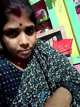 Snapshot of Simmy_hot chatting on 11/04/25, 06:18 Simmy hot online show from 11/04/25, 06:18