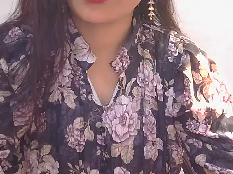 Snapshot of Sneha_lovely01 chatting on 12/02/25, 06:08 Sneha lovely01 online show from 12/02/25, 06:08