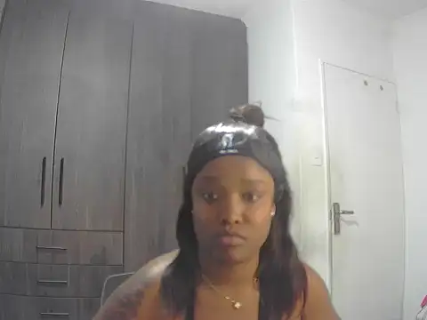 Cherry-OnTop online show from 11/02/25, 10:28