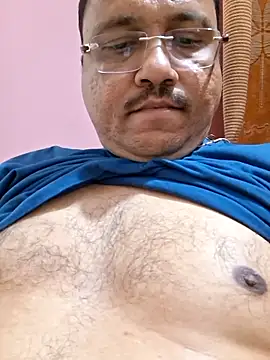 Snapshot of suraj696 chatting on 11/10/25, 09:03 suraj696 online show from 11/10/25, 09:03
