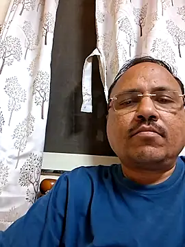 Snapshot of suraj696 chatting on 11/13/25, 06:07 suraj696 online show from 11/13/25, 06:07