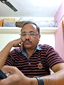 Snapshot of suraj696 chatting on 11/17/25, 04:24 suraj696 online show from 11/17/25, 04:24